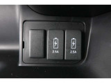 スマートフォンなどの音楽再生が可能なUSB接続ジャック装備車両です♪♪♪