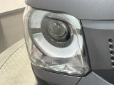 LEDヘッドライトは、点灯の瞬間から最大光量を発揮し、突然暗くなるトンネルなどでの安定感を高めます。