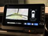 リバースギアに入れるだけで後方の表示へ切り替わります。夜間や雨の日の駐車も楽になりますよ。