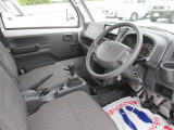 乗り降りしやすい運転席シートです。