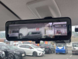 スマートルームミラー・後部座席に人が座っている時や、荷物が多い際でも後方確認がしやすいです。