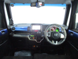 インパネ周りのお写真です。 視界が広く運転がしやすくなっております。