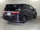 スライドドアは通常のドアに比べて、車のボディーに対し平行に開閉し、開けてもスペースを取りません。出入り口が大きいドアはお子様のいるご家庭はもちろん、混んだ駐車場でも大活躍です!