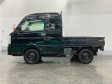 キャビンが広めなので、工具や小物も車内に置きやすく実用性がいいです。