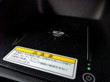 対応スマホを置くだけで、ワイヤレスで充電可能です。