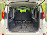 普段のお買い物や通勤、送迎等に十分な荷室スペースを確保しております。セカンドシートを倒すと、大きな荷物の積載も可能です♪