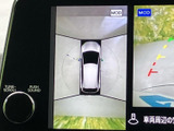 車両後方の状況をわかりやすく表示します。安全な駐車操作をサポートします。