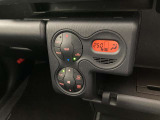オートエアコンは温度を設定するだけで、自動で風量などを設定してくれます。運転しながら操作も必要ないので、安全性も向上します。