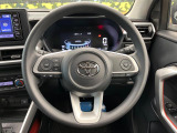 インテリアに合わせたデザインのステアリングは、運転される方のことも考え、運転しやすい形状、大きさです。是非一度、実際に触ってお確かめください。