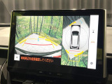 【パノラミックビューモニター】専用のカメラにより、上から見下ろしたような視点で360度クルマの周囲を確認することができます☆死角部分も確認しやすく、狭い場所での切り返しや駐車もスムーズに行えます。