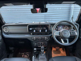 見晴らしの良い運転席で、室内空間も広くなっております。