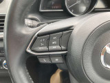 ハンドル左側に、ステアリングスイッチがついており、オーディオ等をコントロールできます。