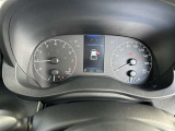 シンプルなデザインで視認性の良いメーターは安全運転をサポートしてくれますよ。