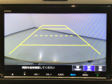【バックカメラ】運転が苦手な方も車庫入れラクラクです!ギアをリバースに入れれば自動的に切り換わりますので、面倒な操作は不要です♪狭い駐車場もお車を傷つけず安心ですね!