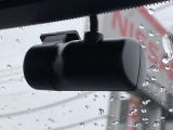 最近では付いてる車も多くなってきました。中古車ではまだまだ付いていればラッキーなドライブレコーダーです♪