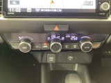 エアコンはオート機能でお好みの温度に調整可能です。オールシーズン快適にドライブできます!