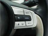 ◆アダプティブクルーズコントロール◆予め設定した車速内でクルマが自動的に加減速。前走車との適切な車間距離を維持しながら追従走行します。【LKAS】車線維持支援システムでステアリング操作を支援。