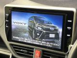 【大画面ナビ】人気の大型10インチナビを装備。存在感のある大画面はインパクト大!ナビ利用時のマップ表示は見やすく、テレビやDVDは臨場感がアップ!いつものドライブがグッと楽しくなります♪