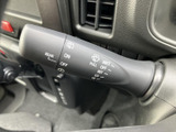 雨天時でもクリアな視界を確保できるワイパーレバーです。運転状況に合わせて調整でき、安全な運転をサポートします。快適なドライブを。