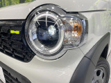 【LEDヘッドライト】悪天候や夜間走行時も良好な視界を確保し安心して運転できる高輝度LEDヘッドライトを装備!点灯速度が早く、消費電力も抑えられています。