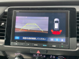 【リアカメラ】リバースに入れるだけで後方の映像が映ります。安全確認や、狭い駐車場での車庫入れ、雨の日や夜間など視界の悪い時に便利です。安全にバックする為には欠かせない装備です。