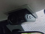 【日産純正 車内撮影用カメラ付きドライブレコーダー装着車】 映像/音声の記録はもちろん、映像再生時に走行軌跡や車速のわかるGPS搭載。事故時の客観的な検証に役立ちます。