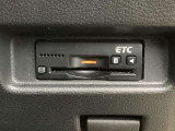 ETCももちろん搭載。いちいち料金所で停車する必要なんて当然ないです。スムーズにストレスなくドライブをお楽しみください。(※支払総額にセットアップ費用は含まれておりません。)