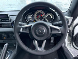 【純正革巻きステアリング】上質な革を使用することで、手にしっかり馴染みとても運転しやすいハンドルです♪