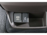 スマートフォンなどの音楽再生が可能なUSB接続ジャック装備車両です♪♪♪