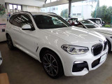 BMW在庫保有台数常時100台以上!ご来店の際はBMW本店(厚木市下荻野140-1)にご来店ください!弊社自慢の全天候型ショールーム!BMW在庫保有台数常時100台以上ございます!