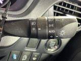 【オートライト(AUTO)】外の明るさをシステムが感知して、自動でヘッドライトが点灯します。ヘッドライトをつけ忘れを防ぐ便利機能です。