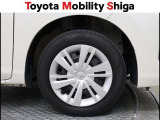 シンプルなデザインの純正ホイールキャップです。落ち着いたデザインですので車体と一体感があります。