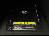 スマートフォンを置くだけで充電することが出来ます。