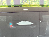 【トヨタセーフティセンス】走行中に前方の車両等を認識し、衝突しそうな時は警報とブレーキで衝突回避と被害軽減をアシスト。より安全にドライブをお楽しみいただけます。