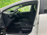 運転しやすいように設計された運転席。操作性も良く、すぐに慣れることができます。快適なドライブをサポートする機能が満載です。