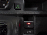 電子パーキング付きです。ホールドブレーキも付いていて、信号待ち等で足の疲れを軽減してくれます。