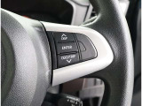 《マルチインフォメーションスイッチ》マルチインフォメーションディスプレイの操作スイッチです。メーター内に搭載しており、速度や外気温、航続可能距離、燃料の残量など、多彩な情報が表示されます。