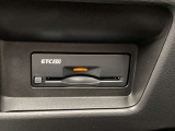運転席周辺にすっきりと収まるビルトインタイプのETC2.0車載器。高速道路の利用を快適にします。