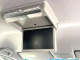 【フリップダウンモニター】家族や友人とお出かけする機会が多い方に大人気のフリップダウンモニター!大画面モニターで車内はエンタメ空間!退屈しがちな長距離ドライブも楽しい時間に変わります!