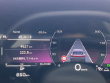 低走行車両入庫!レイアウトはステアリングスイッチで切り替えでき運転に集中しながら必要な情報を瞬時に得ることが可能です。