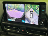 【マルチビューカメラシステム】専用のカメラにより、上から見下ろしたような視点で360度クルマの周囲を確認することができます☆死角部分も確認しやすく、狭い場所での切り返しや駐車もスムーズに行えます。
