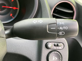 操作しやすいウインカーレバーで、安全な車線変更をサポート。視認性にも配慮した設計です。