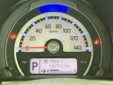 視認性の高いメーターで、走行状況をしっかり確認できます。運転に必要な情報を一目で把握できるので、安全運転をサポートします。
