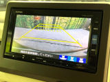 【バックカメラ】駐車時に後方がリアルタイム映像で確認できます。大型商業施設や立体駐車場での駐車時や、夜間のバック時に大活躍!運転スキルに関わらず、今や必須となった装備のひとつです!