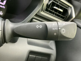 操作しやすい位置に配置されたウインカーレバー。スムーズな操作で、安全な車線変更をサポートします。直感的な操作感で、運転に集中できます。