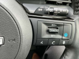 プロパイロット【同一車線運転支援技術】搭載。高速道路でドライバーに代わってアクセル、ブレーキ、ステアリングを自動制御します。