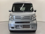 自社整備工場で点検整備をおこなってからお渡ししています。車検が残っている場合は『12ヶ月点検整備』を、車検整備付きの場合は『車検整備』をおこないます。整備費用は車両本体価格に含まれています。