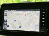 高機能なナビゲーションシステムは、目的地までスムーズに導きます。オーディオ機能も充実しており、車内での時間をより楽しく演出します。