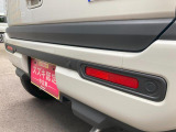後退時ブレーキサポート・後方誤発進抑制機能センサーです。リヤバンパーに設置された超音波センサーが車両後方の状況を検知し各種制御を行います。またパーキングセンサー機能がブザーで危険をお知らせします♪