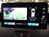 バックカメラの画像です。ガイドラインがスムースな車庫入れをサポートいたします。車庫入れの安心感がアップしますね。